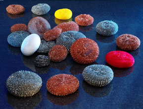 Colorful examples of knitted wire mesh scourers